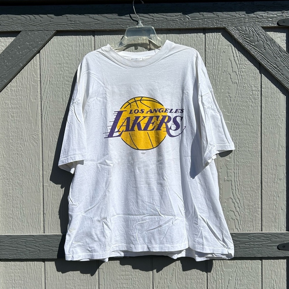 Los Angeles Lakers Graphic T-Shirt XL/2XL (Tag Missing – See Measurements)